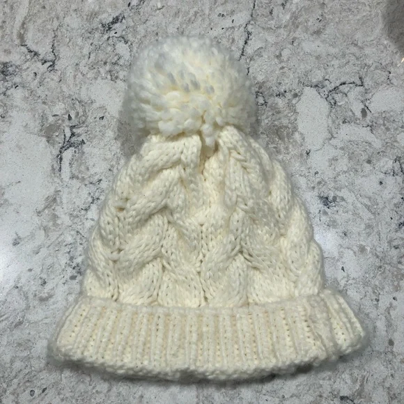 ❄️Cream Knit Hat - Picture 3 of 3